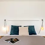 Modern Victoria Park Apartment