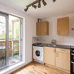Modern Victoria Park Apartment