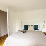 Modern Victoria Park Apartment