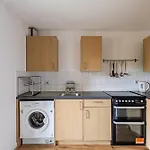 Modern Victoria Park Apartment